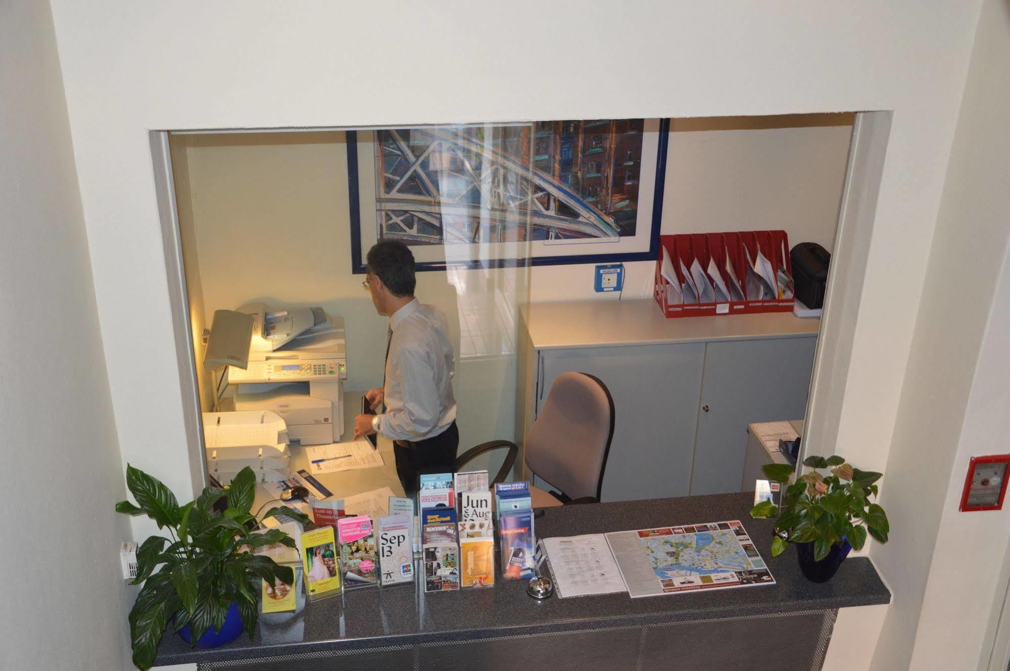 阿尔托那火车站考梅兹中央酒店 汉堡 外观 照片